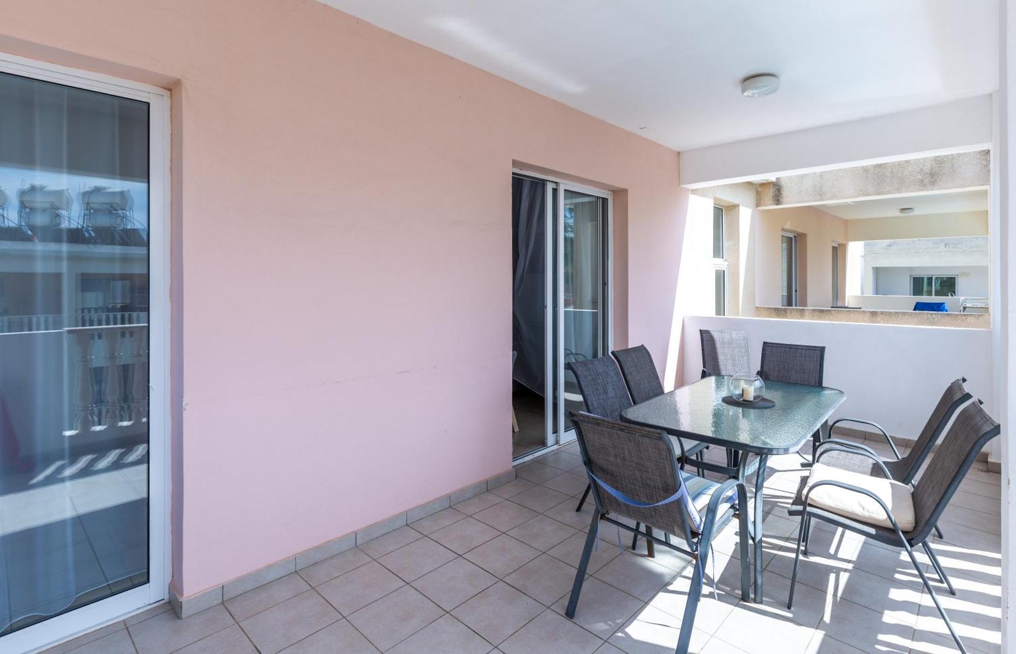 Beautiful 2 Bed Apartment With Great Views In Paphos Exterior foto