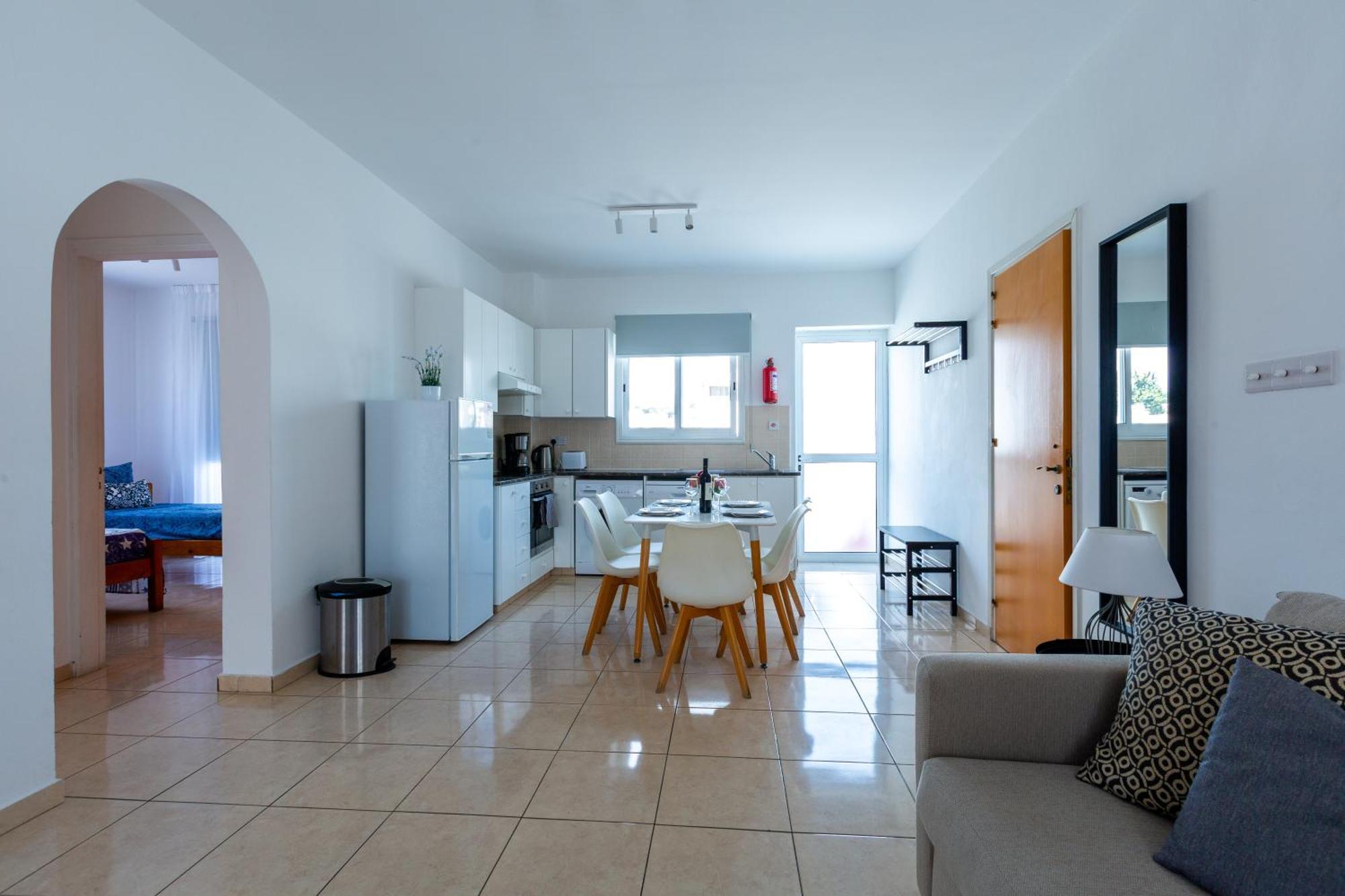 Beautiful 2 Bed Apartment With Great Views In Paphos Exterior foto